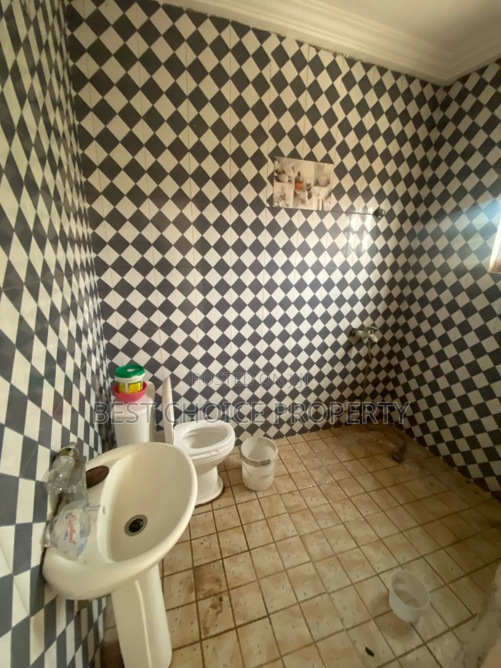3bdrm Apartment in Kumsark Estate, Oyarifa for rent