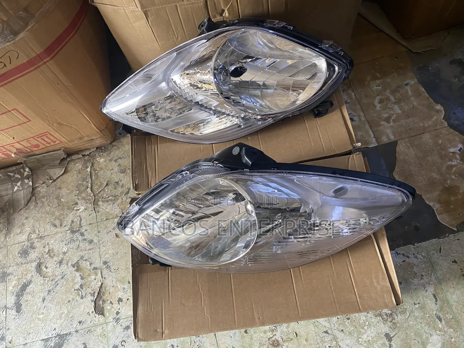 Toyota Vitz 2009 -2011 Headlight