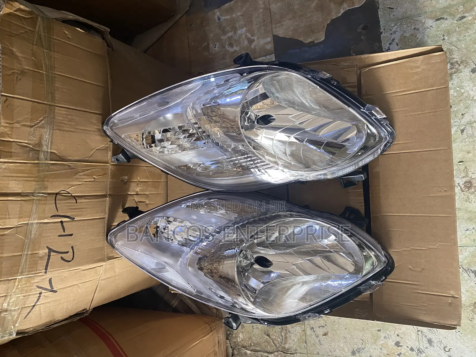 Toyota Vitz 2009 -2011 Headlight