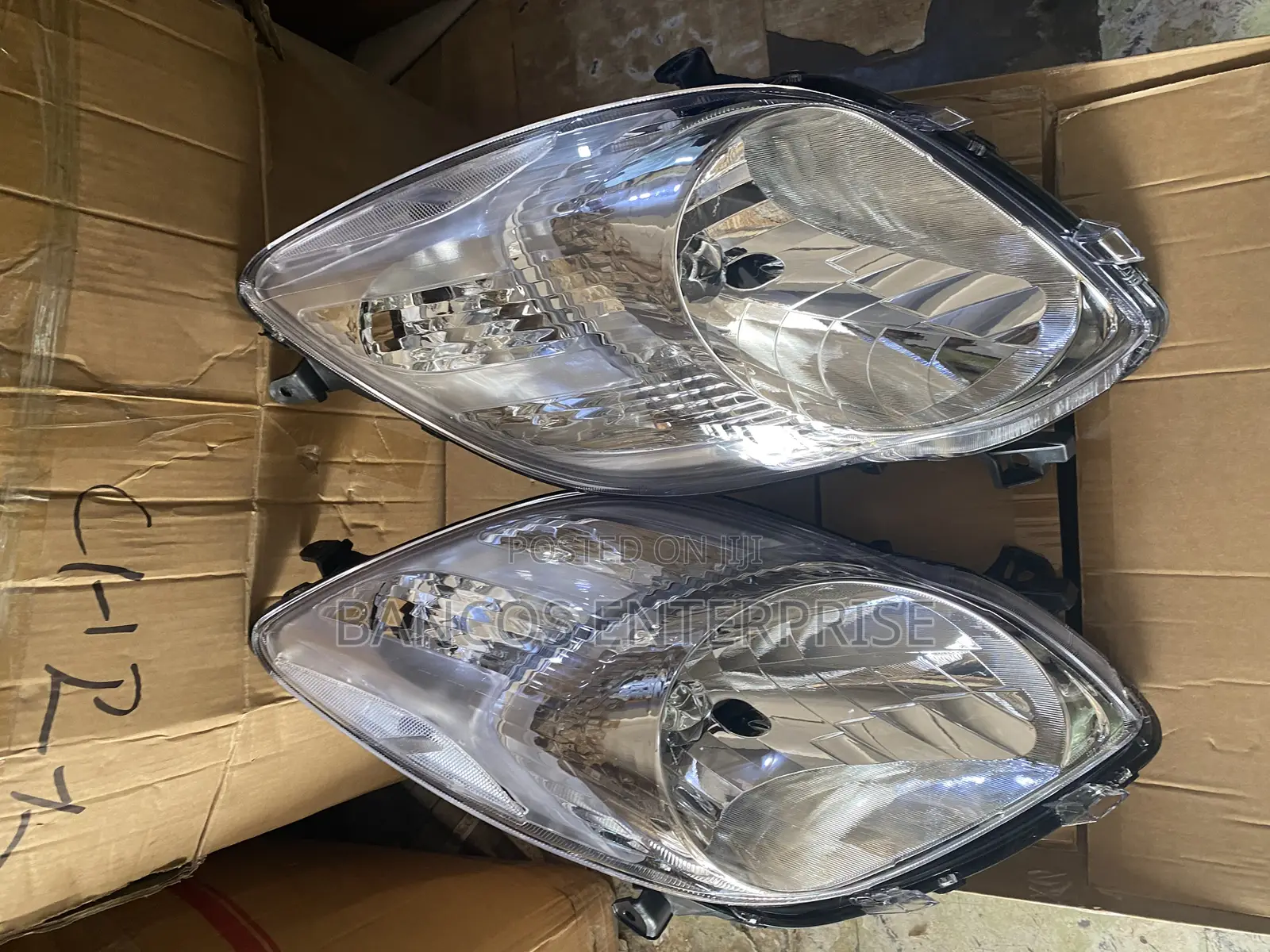 Toyota Vitz 2009 -2011 Headlight