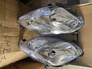 Toyota Vitz 2009 -2011 Headlight