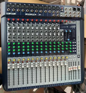 Soundcraft Signature 16 Mixer With Effects