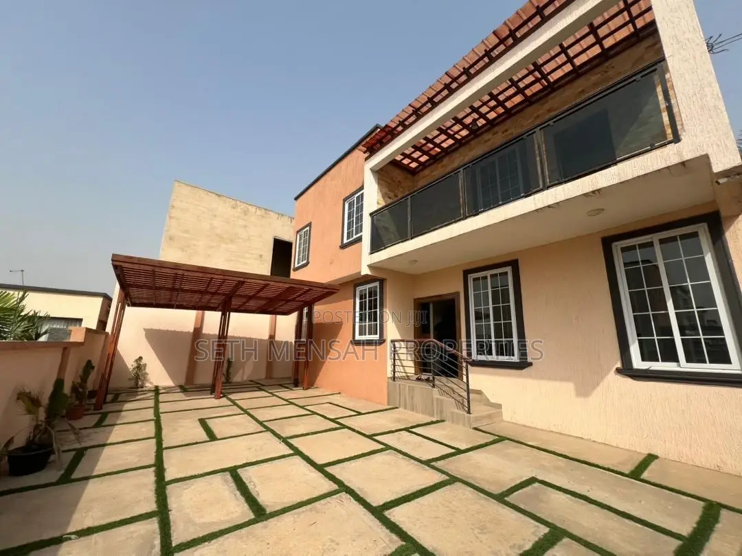 4bdrm Bungalow in Skm, Airport Residential Area for sale