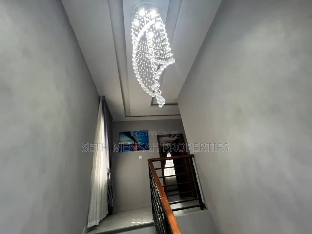 4bdrm Bungalow in Skm, Airport Residential Area for sale