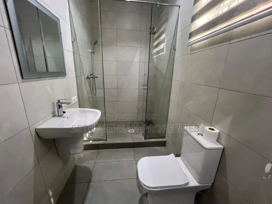 4bdrm Bungalow in Skm, Airport Residential Area for sale