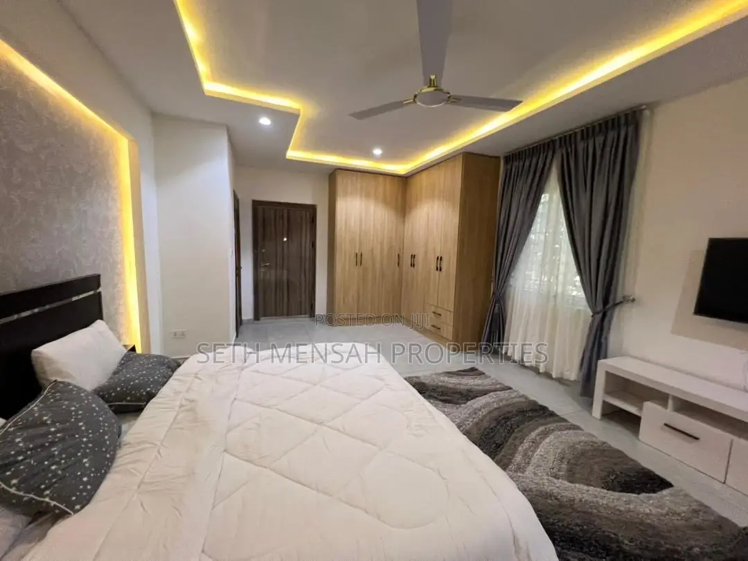 4bdrm Bungalow in Skm, Airport Residential Area for sale