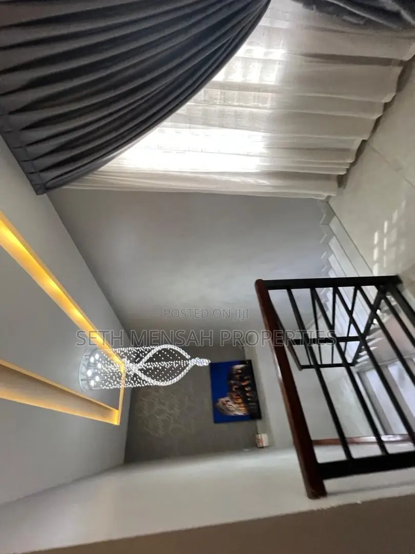 4bdrm Bungalow in Skm, Airport Residential Area for sale