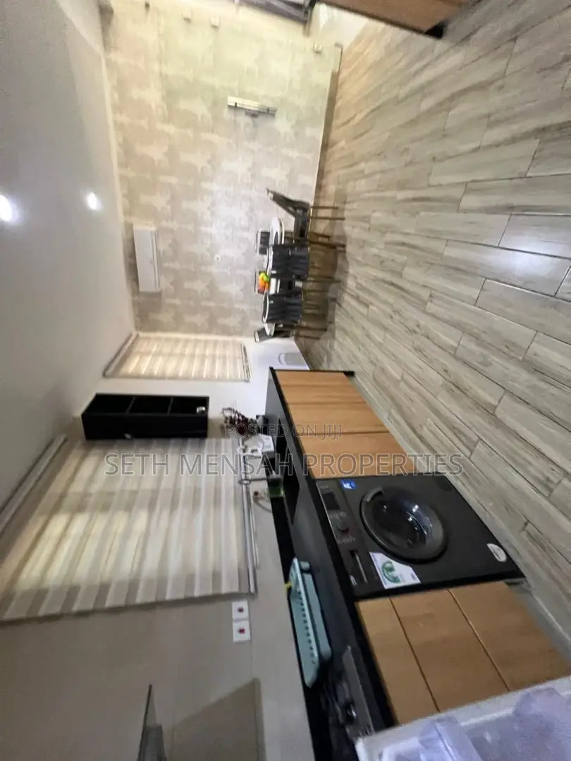 4bdrm Bungalow in Skm, Airport Residential Area for sale