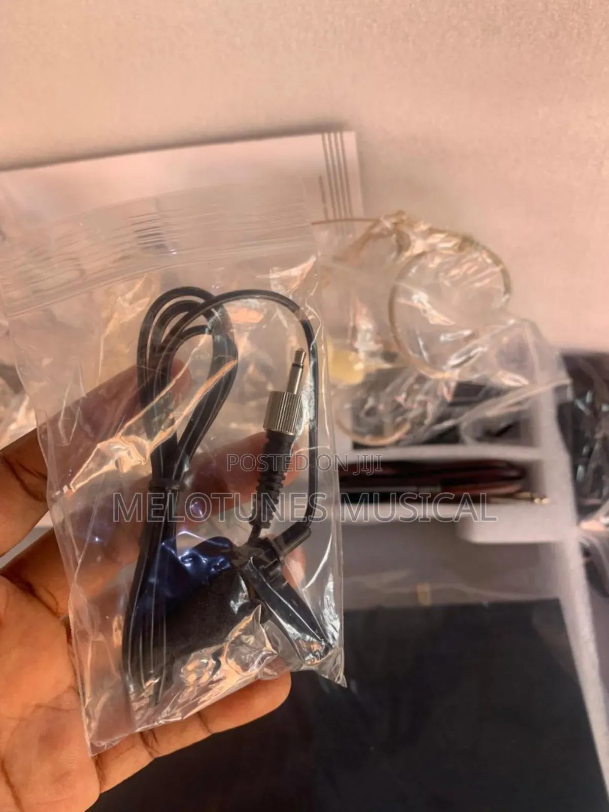 Shure U-7722 4in1 Wireless Lapel Microphone