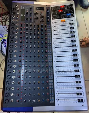 Yamaha Kv160 16channel Powered Mixer