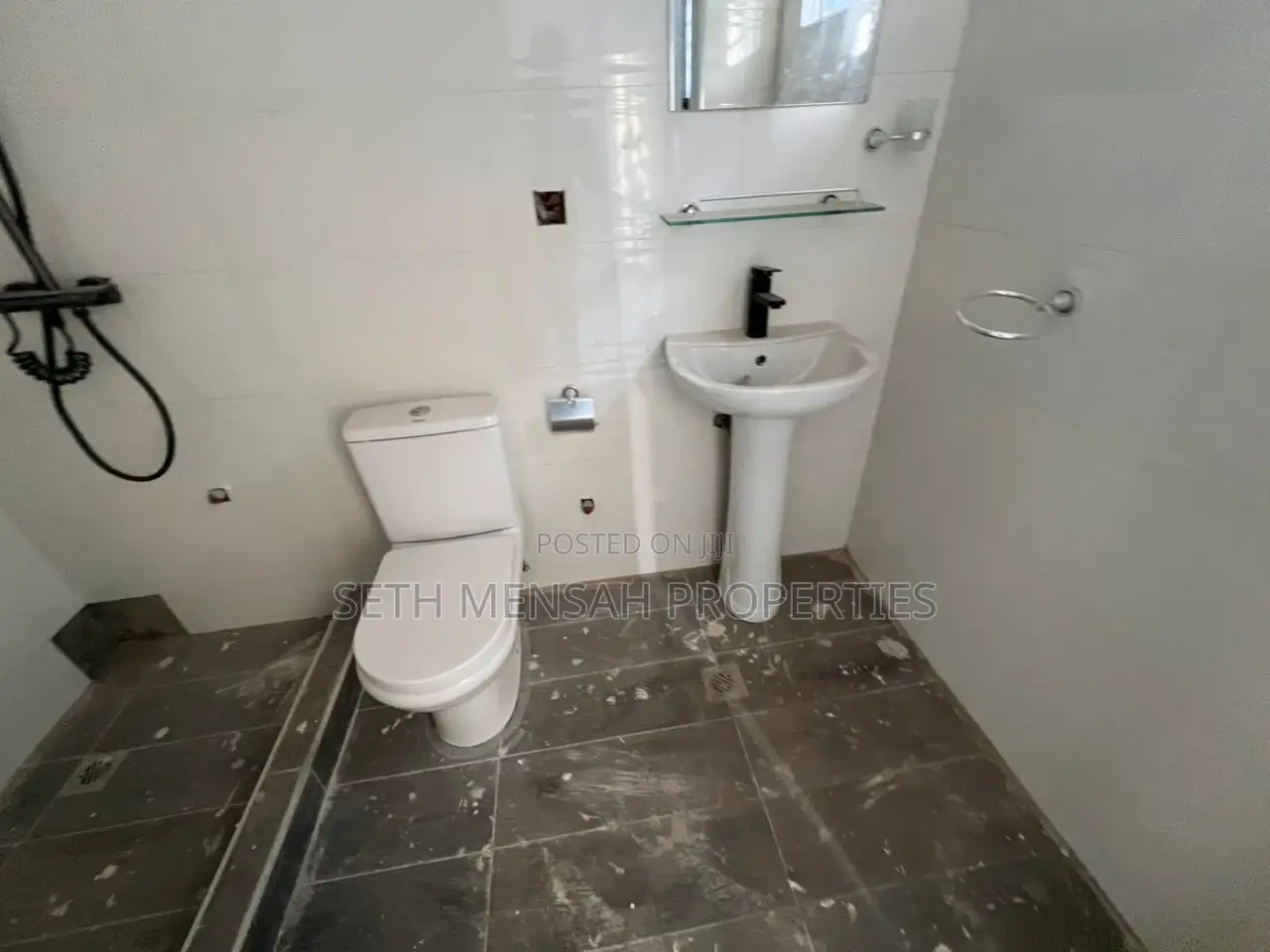 3bdrm House in Skm, Spintex for sale