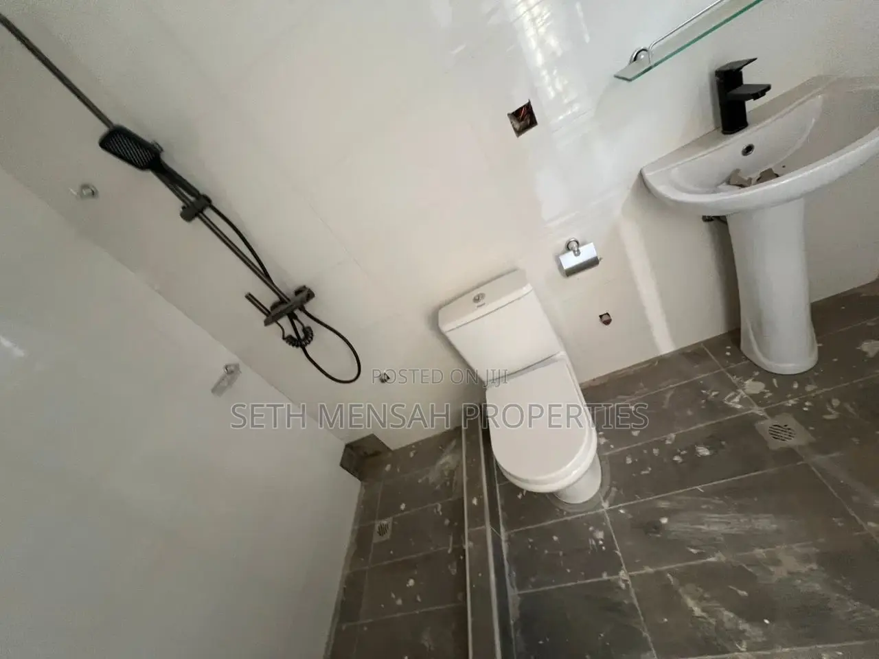 3bdrm House in Skm, Spintex for sale