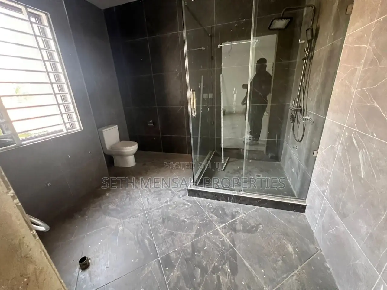 3bdrm House in Skm, Spintex for sale