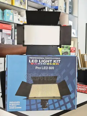 LED 600 Varicolor Professional Video Light