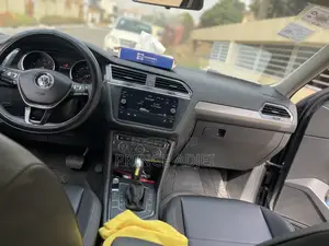 Volkswagen Tiguan 2.0T SE FWD 2020 Gray