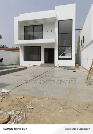 Furnished 5bdrm House in School Junction, Accra Metropolitan for sale