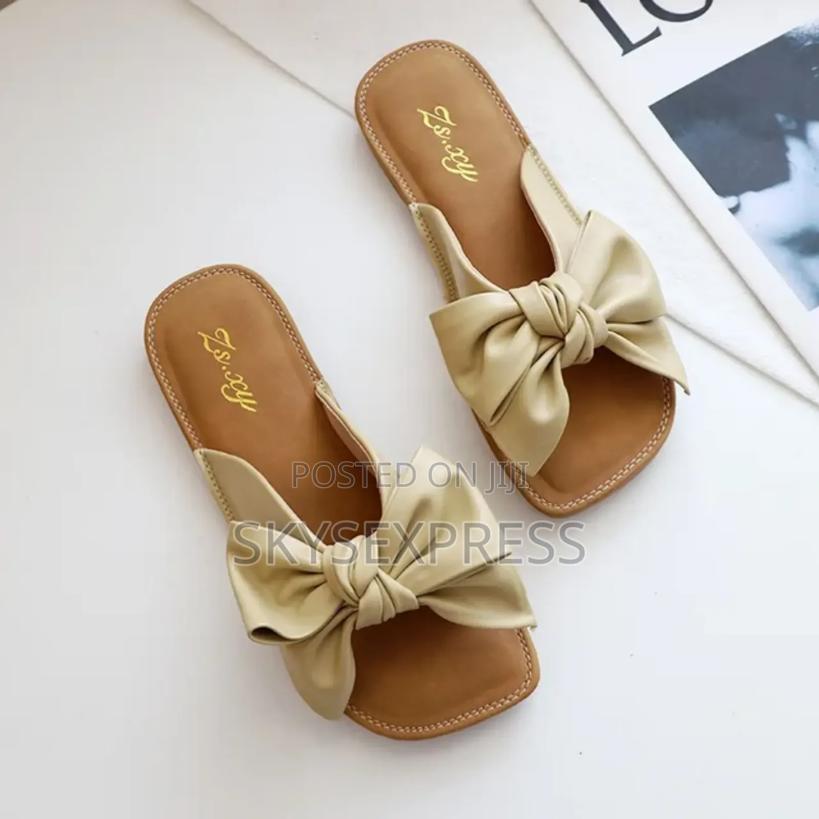 Ladies Slippers With a Bow Tie