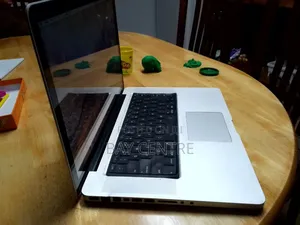 Laptop Apple MacBook 2010 8GB Intel Core i7 HDD 1T