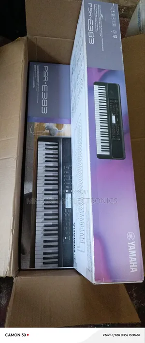 Yamaha PSR E383
