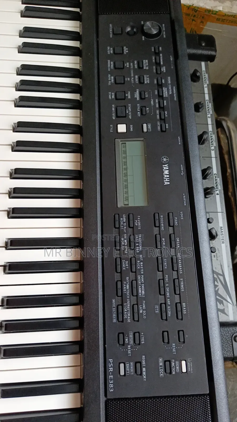 Yamaha PSR E383