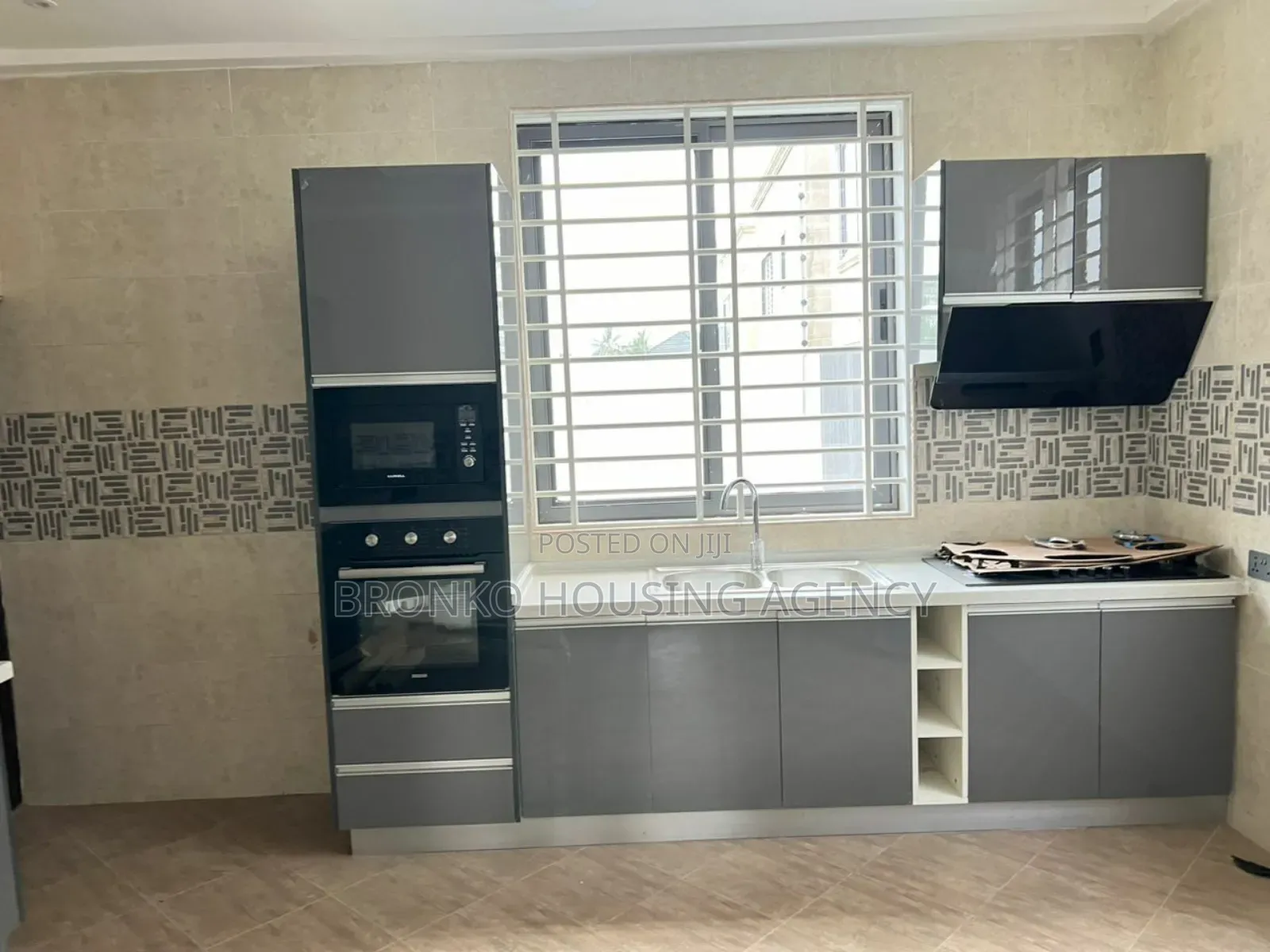 3bdrm House in Bronko Housing, Achimota for rent