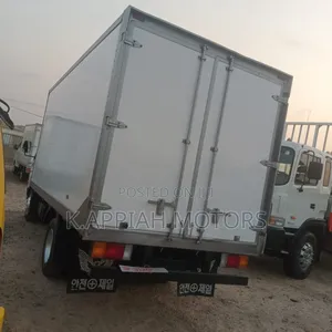 Hyundai E Mighty Ice Box