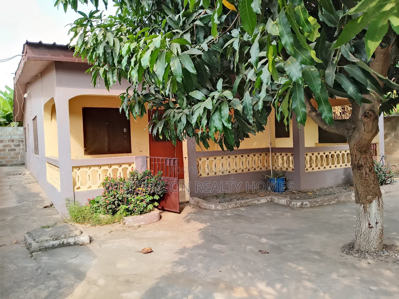 2bdrm House in Community 18 Area, Spintex for rent