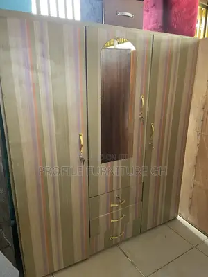 3 Door Wardrobe// Free Delivery
