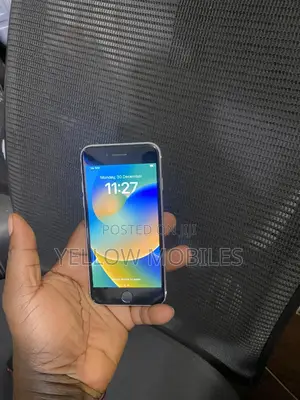 Apple iPhone SE (2020) 128 GB Red