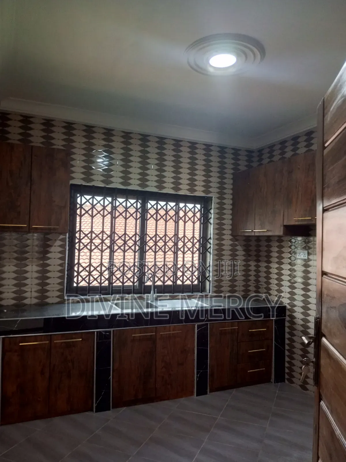 3bdrm Apartment in Offankor Kasoa, Awutu Senya East Municipal for rent
