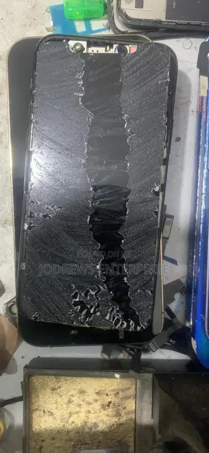 We Fix All iPhones, iPads, Macbooks, and Smartphone Issues.