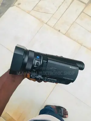Sony HDR-AX35: Your Adventure Companion