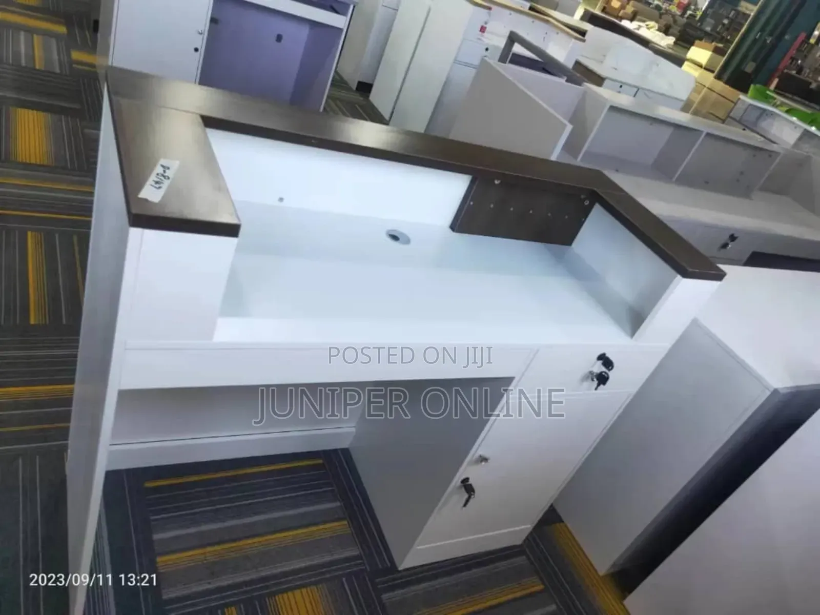 Front Desk/ Receptionist Desk Crip