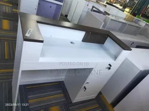 Front Desk/ Receptionist Desk Crip