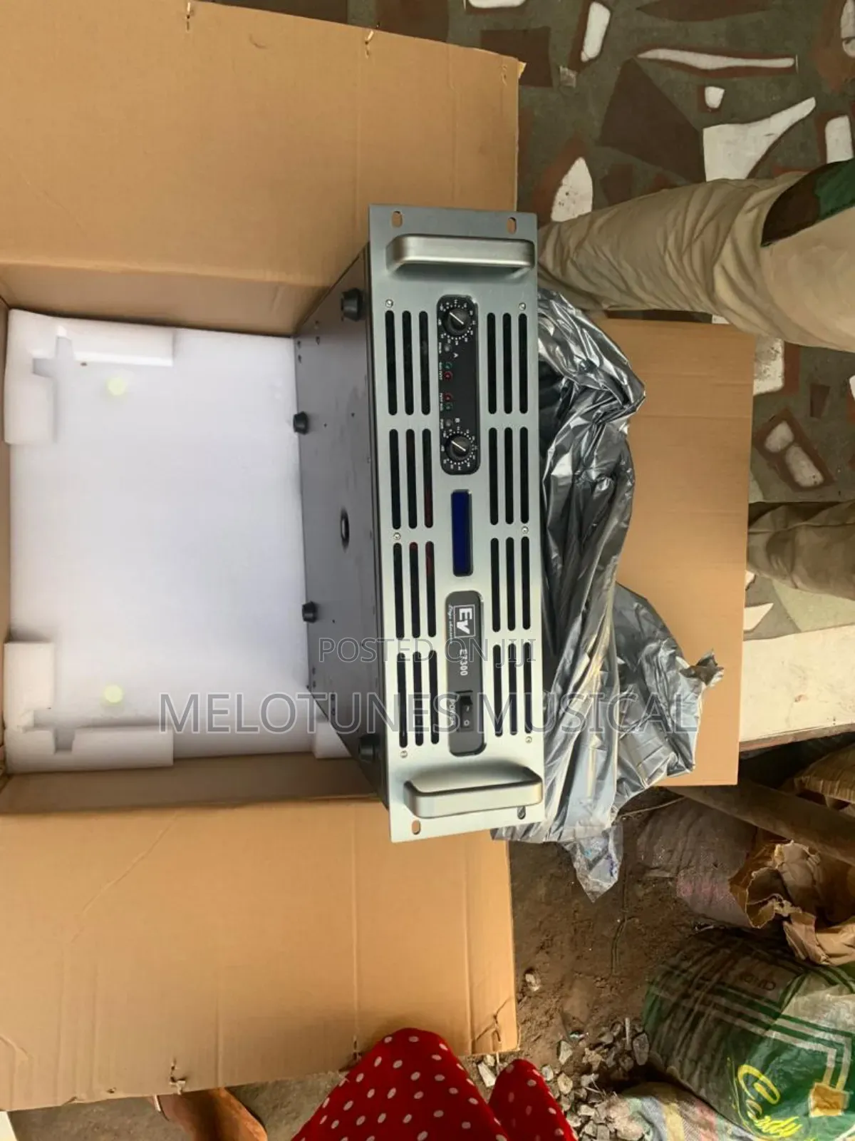 Eletro-Voice Ev E7300 Power Amplifier