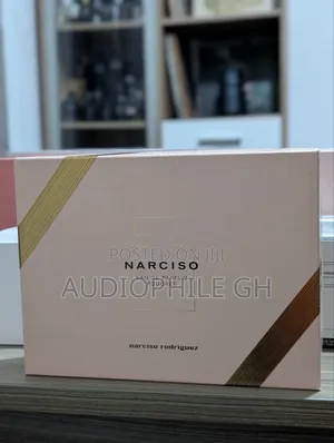 Narciso Rodriguez Narciso Poudrée Eau De Parfum Gift Set