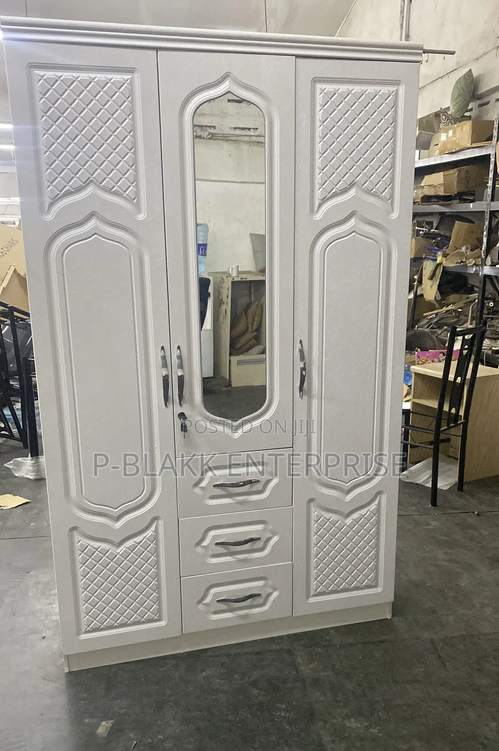 Wardrobe 3doors