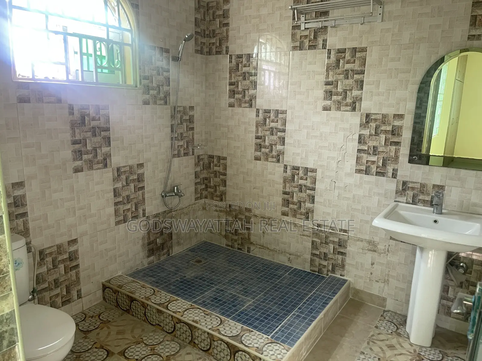 4bdrm House in East Legon, Adjiriganor for rent