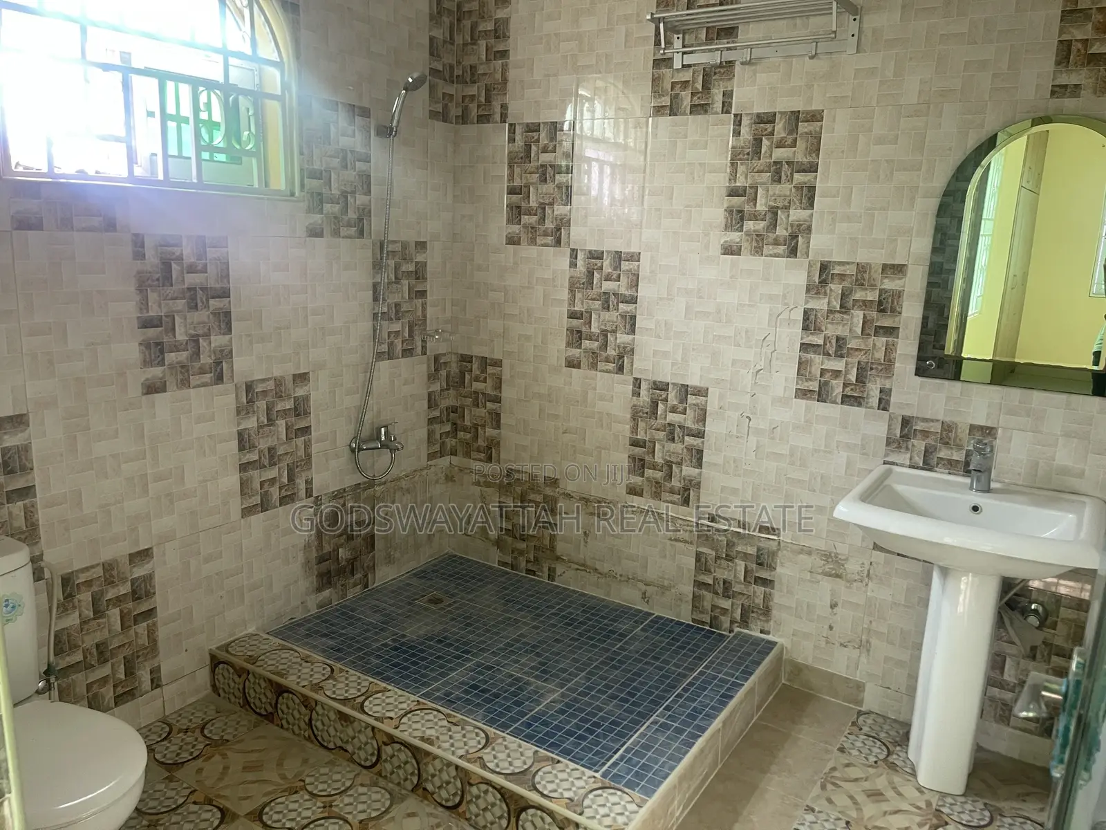 4bdrm House in East Legon, Adjiriganor for rent