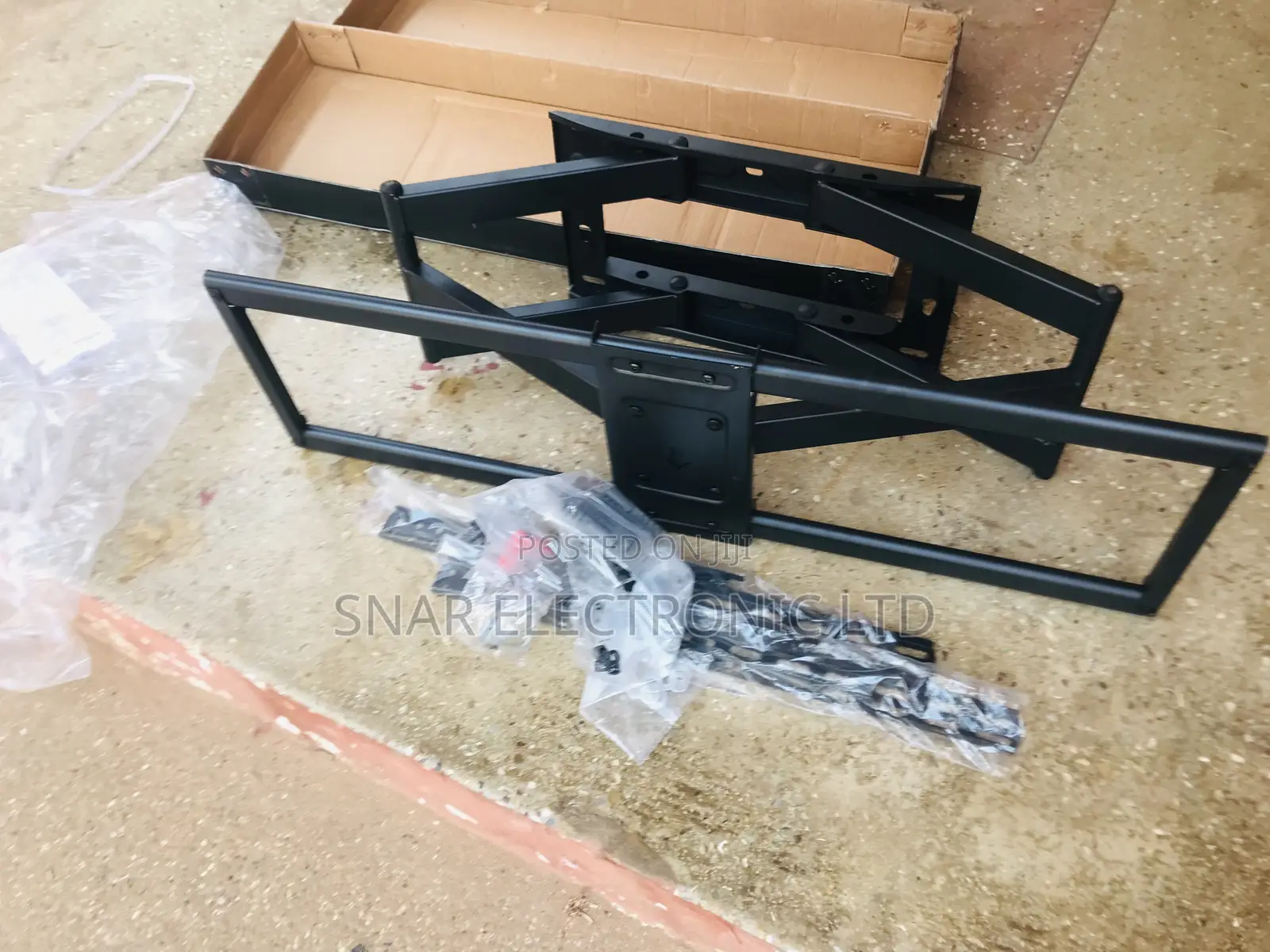 Capable Full Motion Wall Mount: 50-120 Inch Full Motion