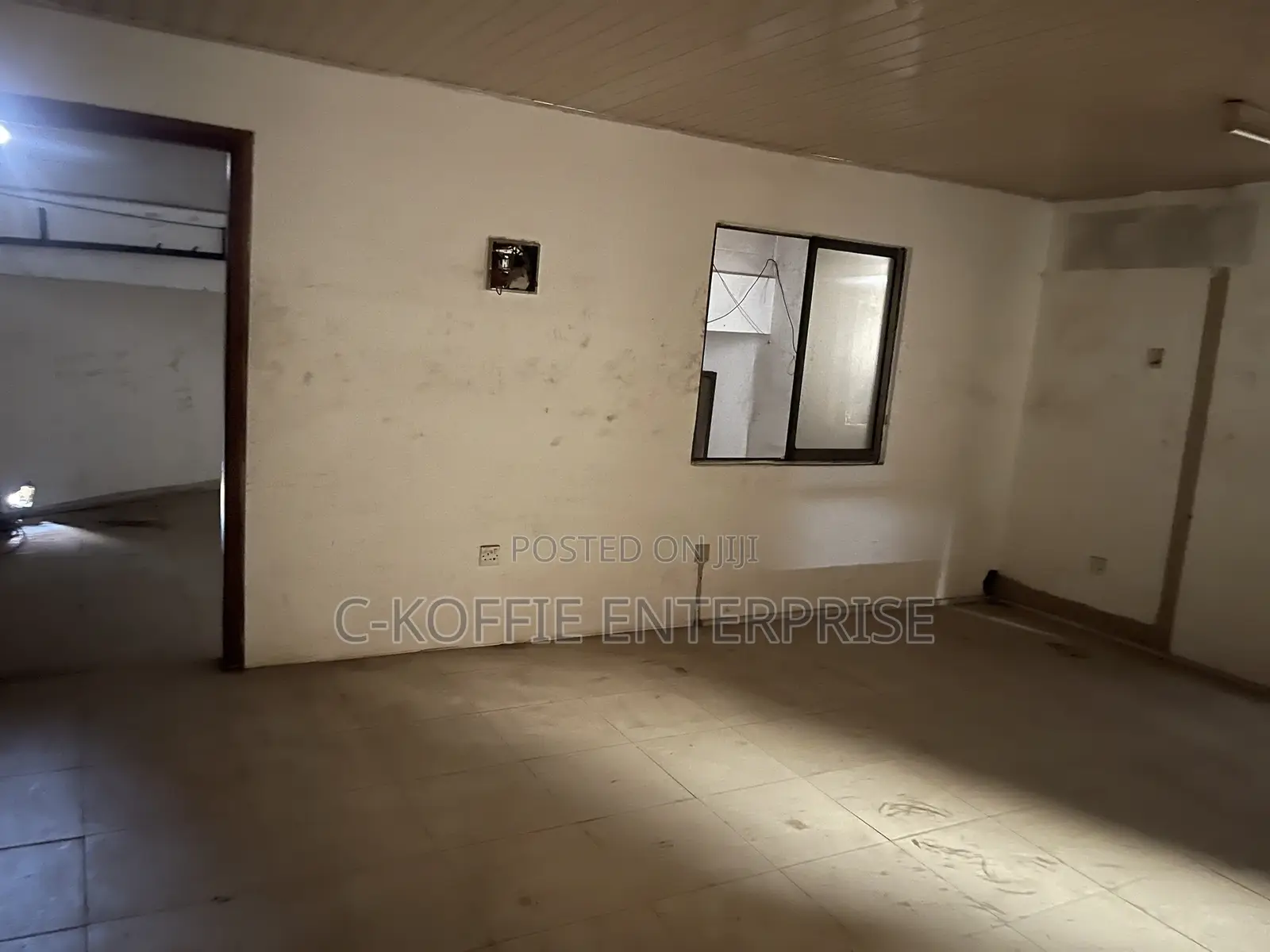 600 SQM Warehouse at Sapeiman for Rent