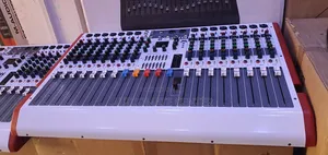 Yamaha Q16 Mixer