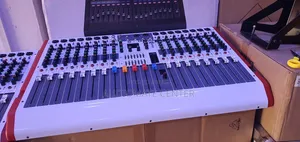 Yamaha Q16 Mixer