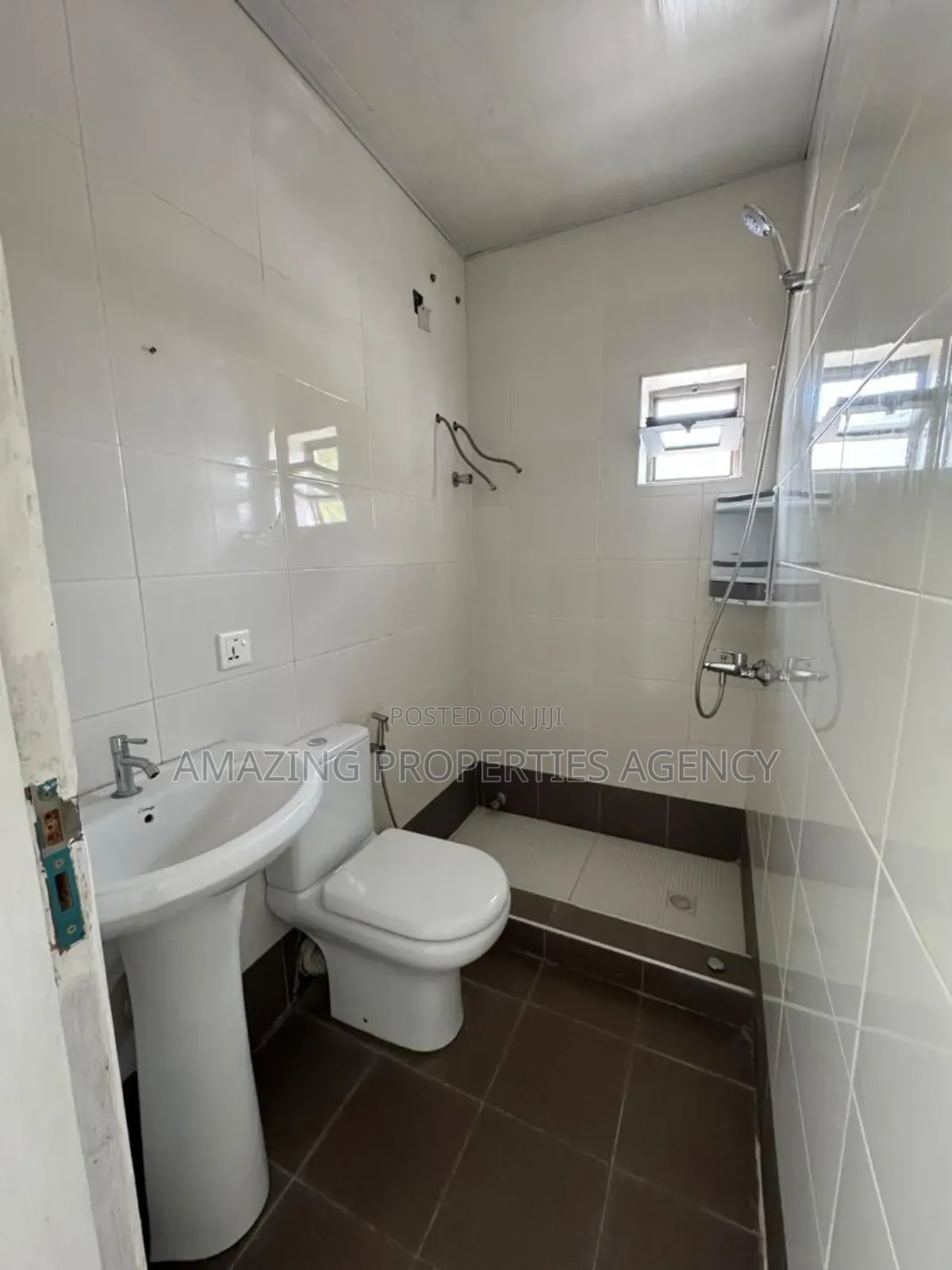 7bdrm House in Office Space Labone, Adjiriganor for rent