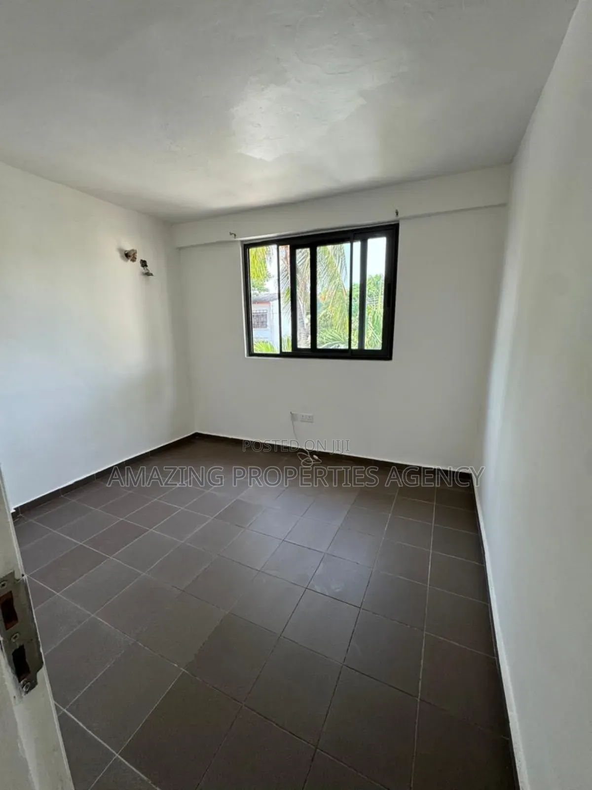 7bdrm House in Office Space Labone, Adjiriganor for rent