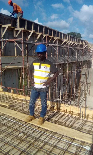 Site Foreman or Chief Mason