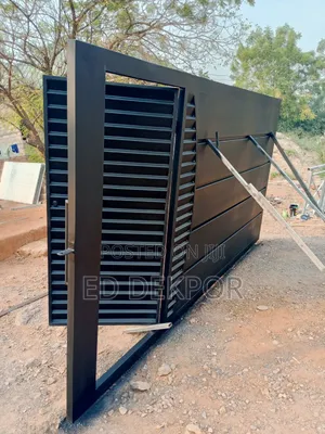 Side Circle Design Gate