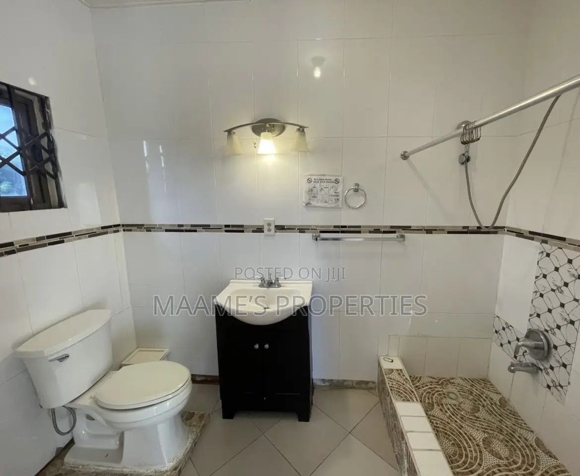 10bdrm Mansion in Pokuase for sale