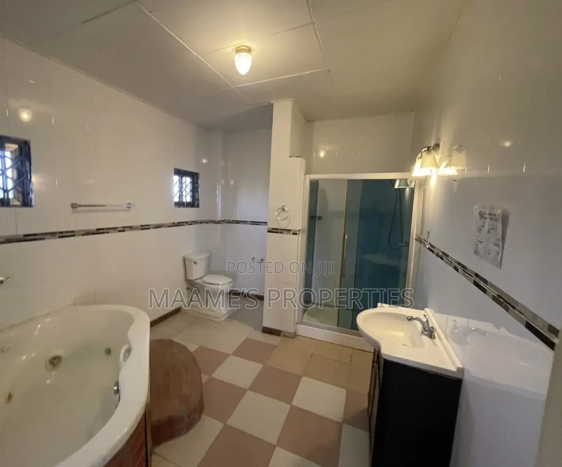 10bdrm Mansion in Pokuase for sale
