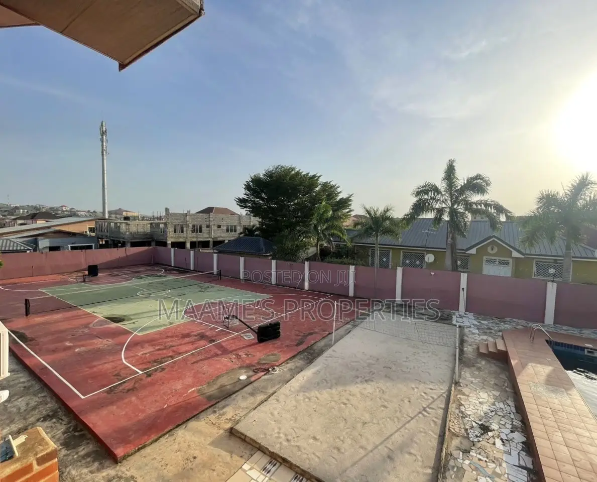 10bdrm Mansion in Pokuase for sale
